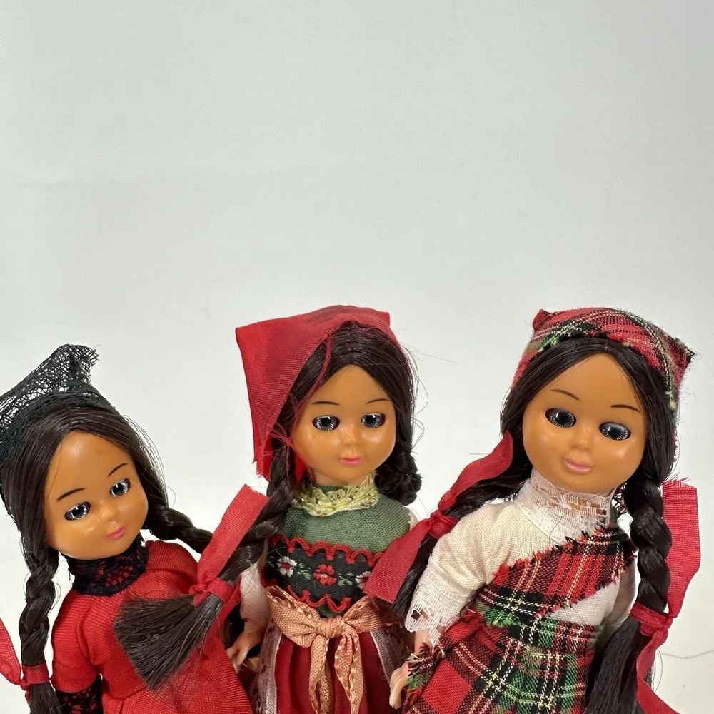 Vintage Nationality Dolls Lot of 3 Sleepy Eyes‎